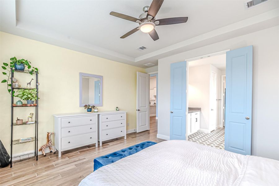 Furnished interior view inside a new home in Bridgeland: Heritage Collection, Cypress (Image 20). Furnished interior view inside a new home in Bridgeland: Heritage Collection, Cypress (Image 20).