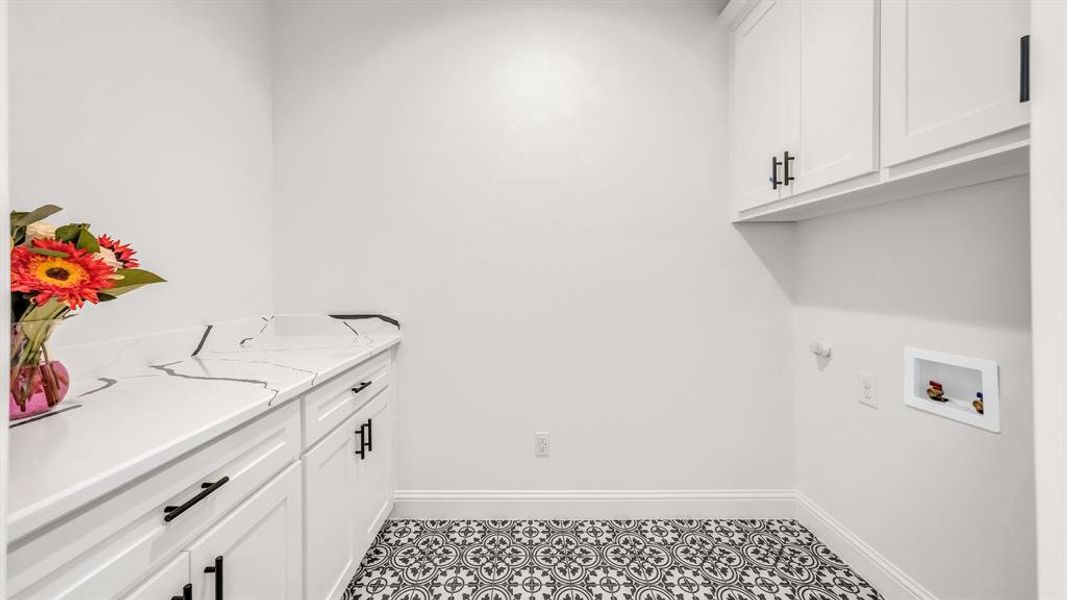 Furnished interior view inside a new home in Oak Water Ranch, Granbury (Image 9).