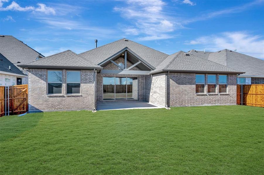 Exterior details and patio area of a home in Timberbrook, Justin (Image 21).