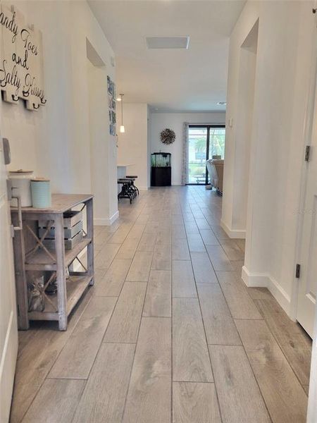 Spacious, unfurnished interior of a new home in , Estero (Image 20).