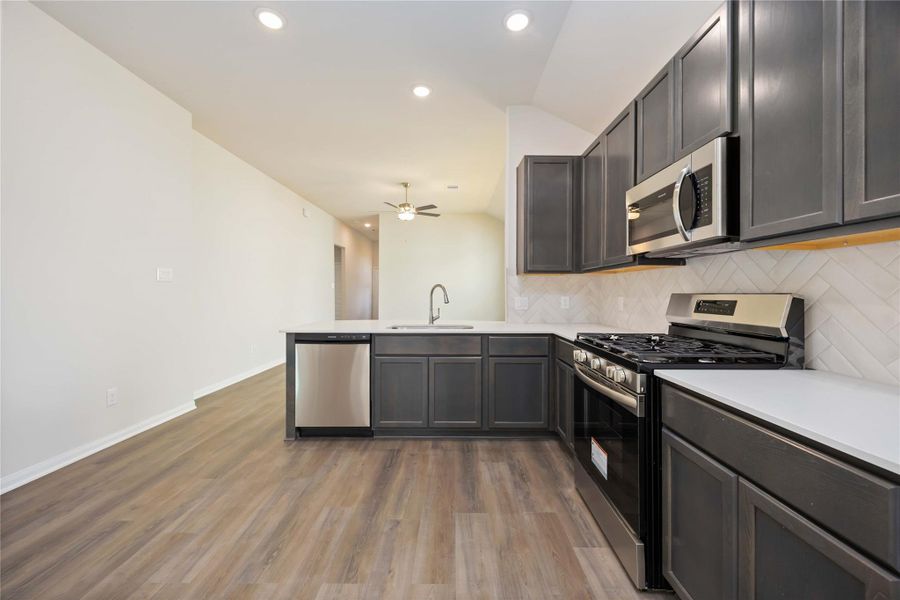 Furnished interior view inside a new home in Meadow Park, Conroe (Image 5).
