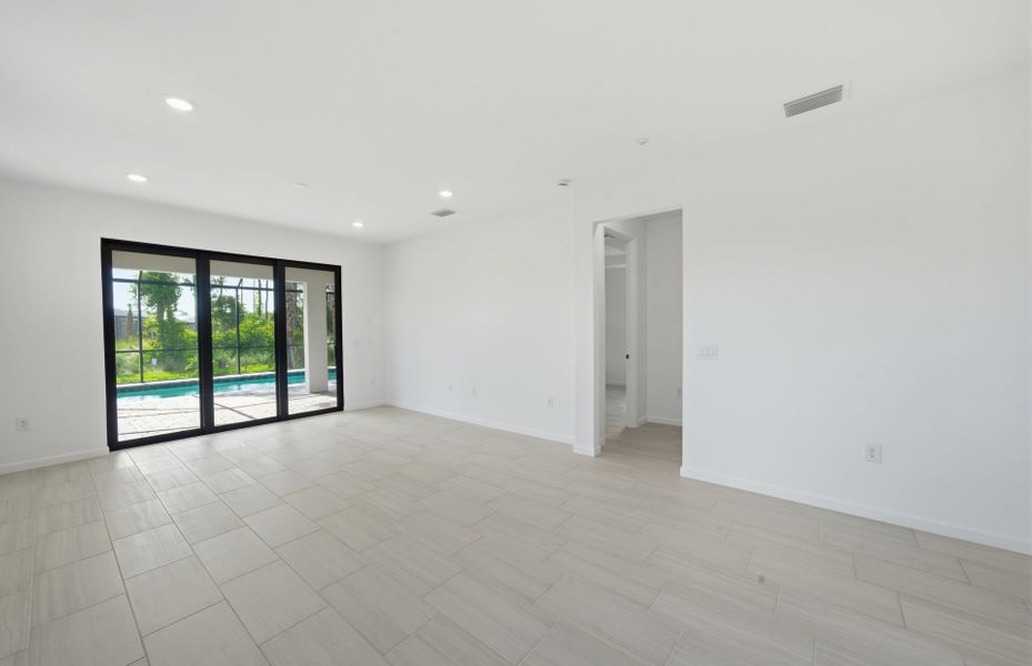 Spacious, unfurnished interior of a new home in Terreno, Naples (Image 25). Spacious, unfurnished interior of a new home in Terreno, Naples (Image 25).