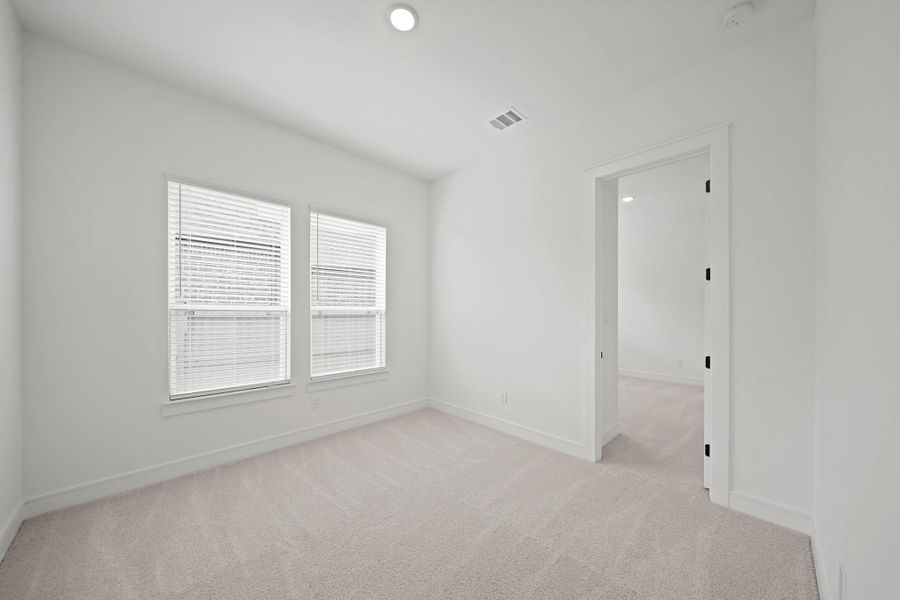 Versatile activity room (*Photo not of actual home and used for illustration purposes only.) Versatile activity room (*Photo not of actual home and used for illustration purposes only.)