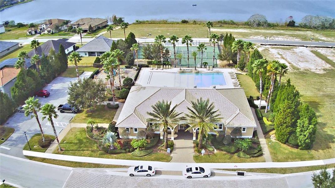 Community amenities in , Auburndale (Image 70).