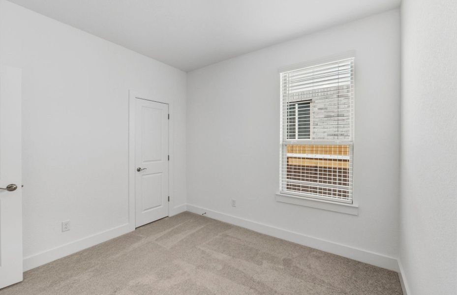 Spacious, unfurnished interior of a new home in Saddleback at Santa Rita Ranch, Liberty Hill (Image 37).