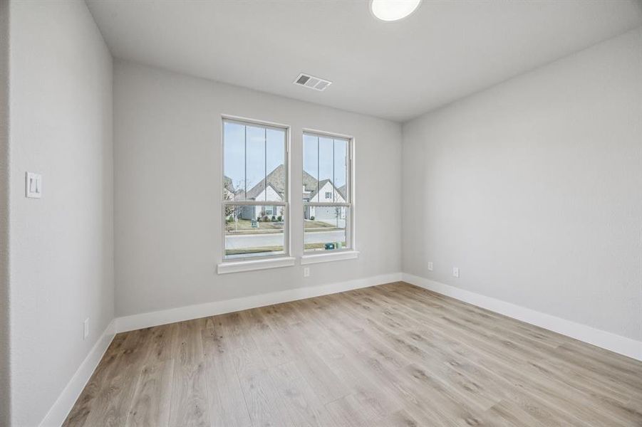 Spacious, unfurnished interior of a new home in Dove Hollow, Waxahachie (Image 15). Spacious, unfurnished interior of a new home in Dove Hollow, Waxahachie (Image 15).