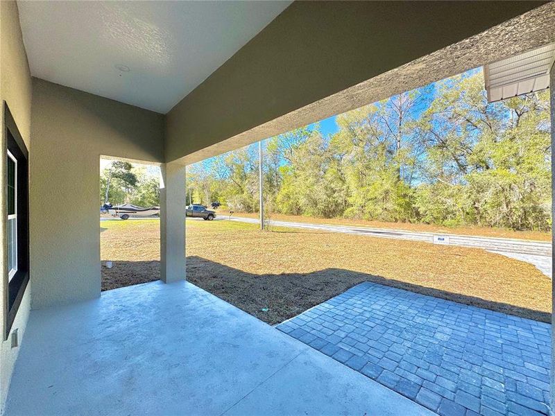 Exterior details and patio area of a home in , Citrus Springs (Image 4).