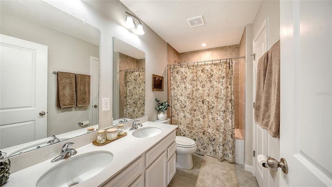 Furnished interior view inside a new home in , Bradenton (Image 33).
