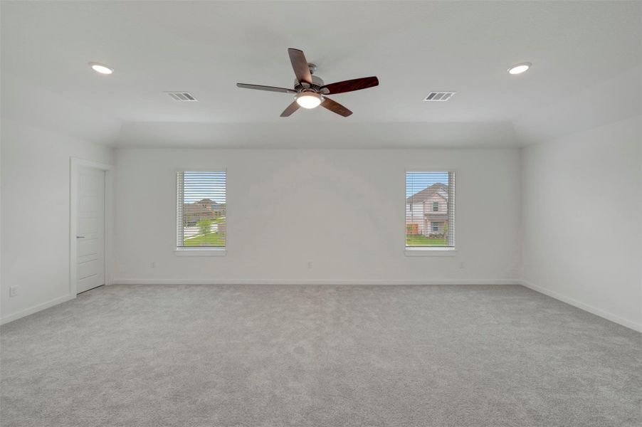 Spacious, unfurnished interior of a new home in Miller's Pond, Rosenberg (Image 42).