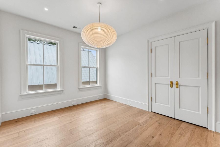 Spacious, unfurnished interior of a new home in , Charleston (Image 33).