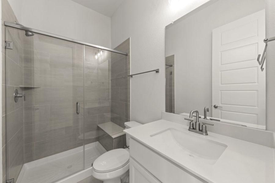 Furnished interior view inside a new home in Nelson Lake, Rockwall (Image 11).