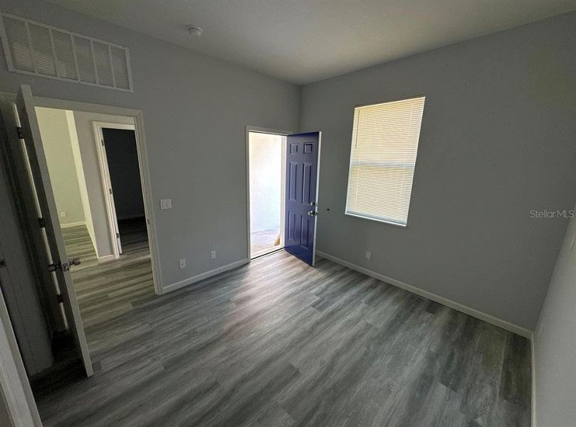 Spacious, unfurnished interior of a new home in , Orlando (Image 6).