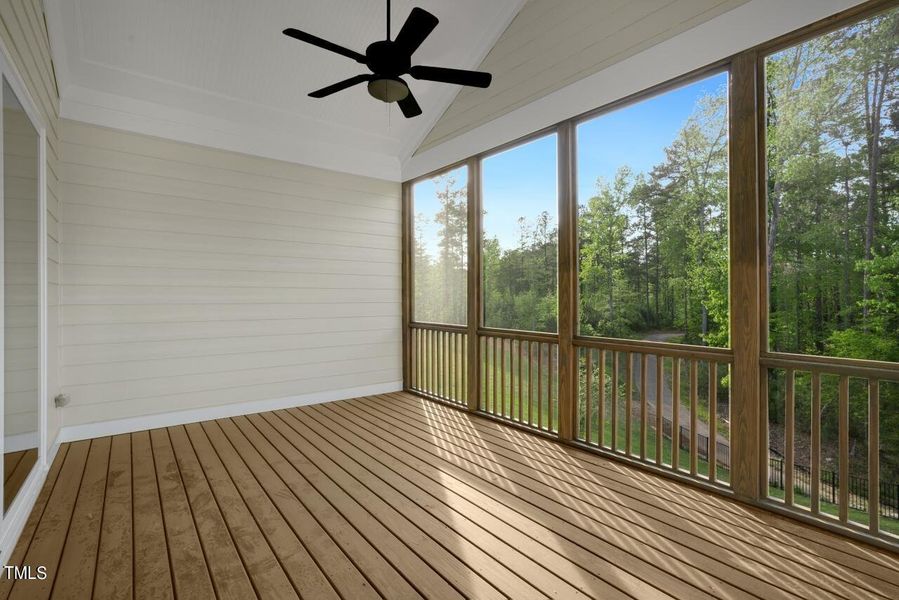 033_Screened Porch