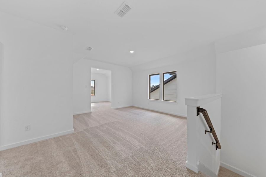 Spacious, unfurnished interior of a new home in Sienna 45', 50', Missouri City (Image 28). Spacious, unfurnished interior of a new home in Sienna 45', 50', Missouri City (Image 28).