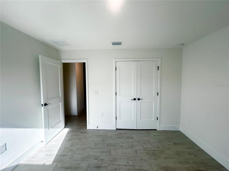 Spacious, unfurnished interior of a new home in Deep Creek, Punta Gorda (Image 9).