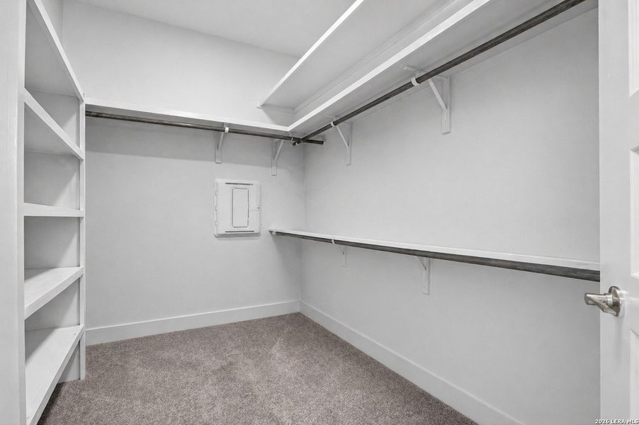 Spacious, unfurnished interior of a new home in Pradera Ridge, Floresville (Image 21).