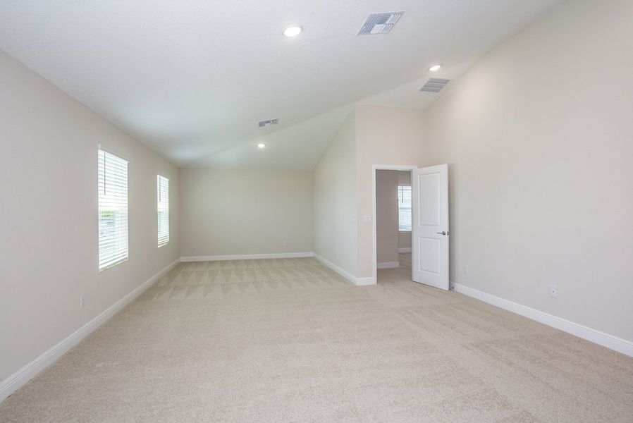 Spacious, unfurnished interior of a new home in Pasadena Landing, Wesley Chapel (Image 19).