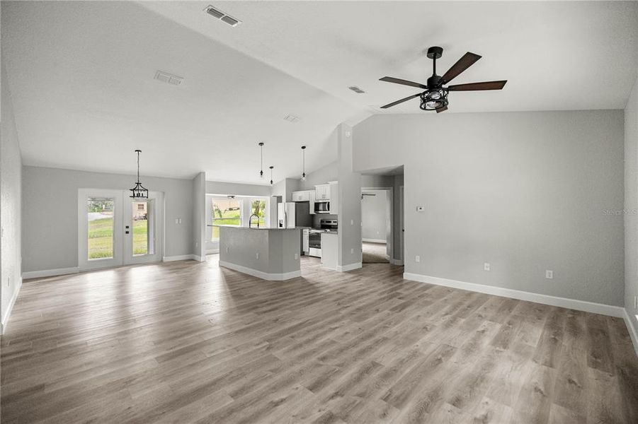 Spacious, unfurnished interior of a new home in , Ocala (Image 12).