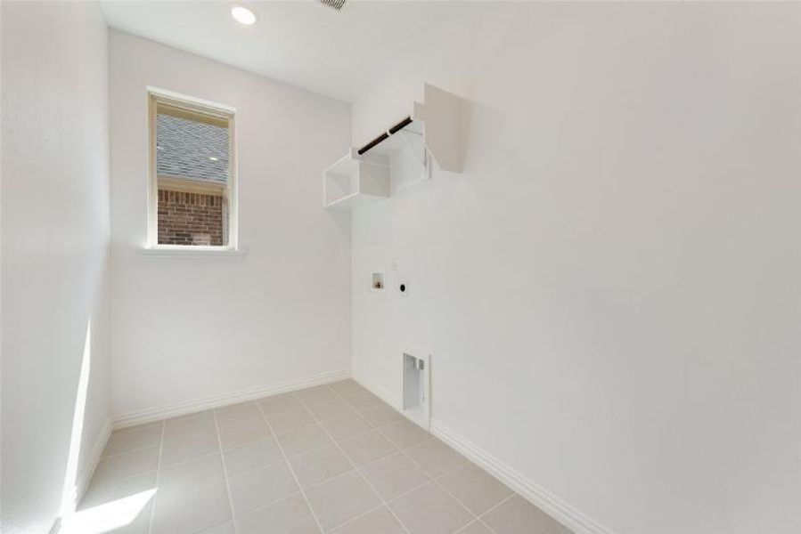 Spacious, unfurnished interior of a new home in Spiritas Ranch, Little Elm (Image 13).