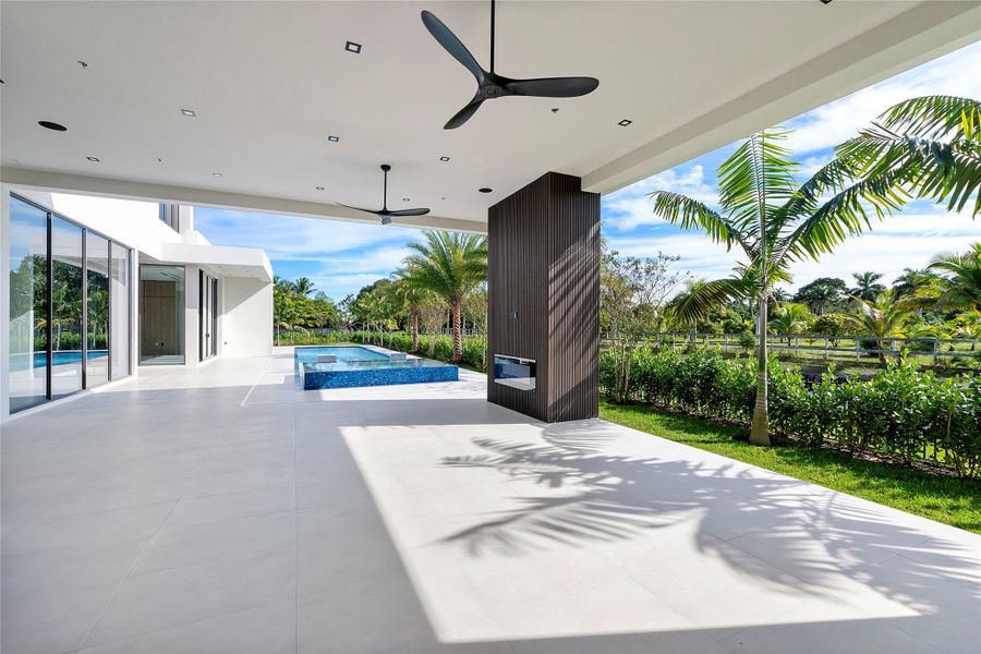 Exterior details and patio area of a home in , Plantation (Image 30).