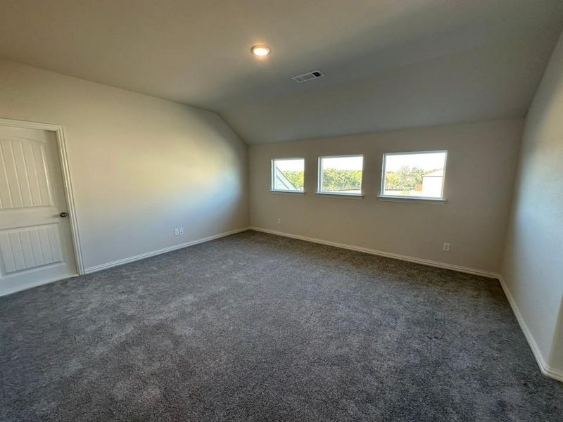 Spacious, unfurnished interior of a new home in Covenant Springs, Springtown (Image 8).