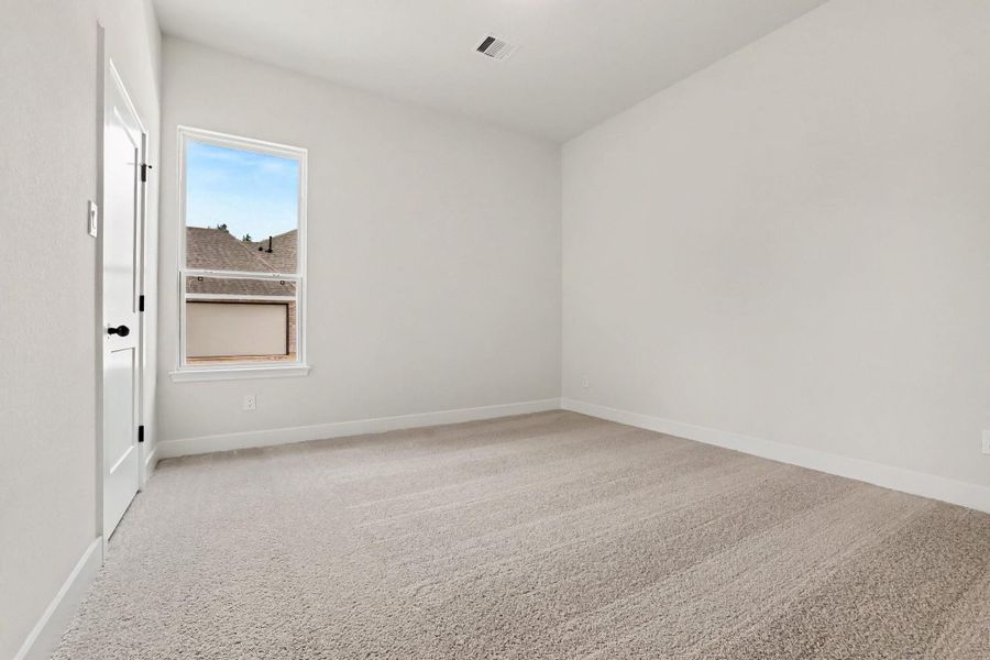 Spacious, unfurnished interior of a new home in Encino Estates, Dayton (Image 29).