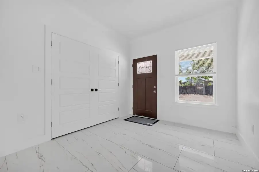 Spacious, unfurnished interior of a new home in , San Antonio (Image 18).