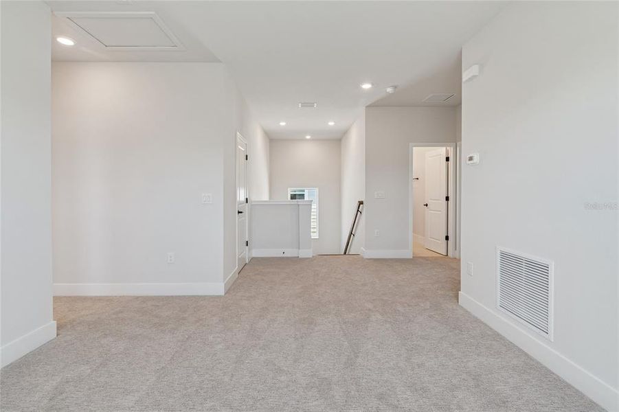 Spacious, unfurnished interior of a new home in Emerald Landing at Waterside at Lakewood Ranch – Cottage Series, Sarasota (Image 31).