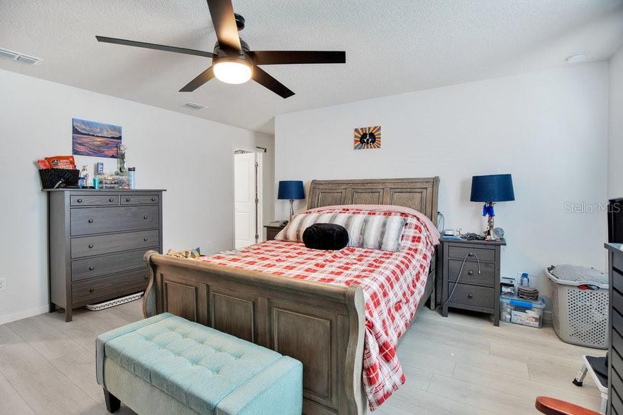 Furnished interior view inside a new home in , Orlando (Image 14).