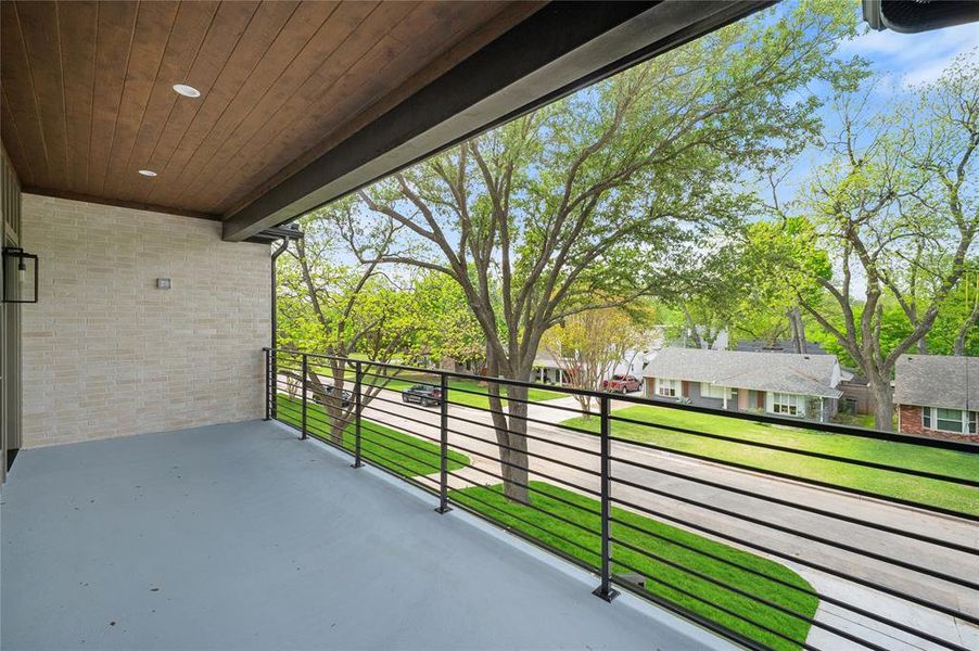 Exterior details and patio area of a home in , Dallas (Image 3).