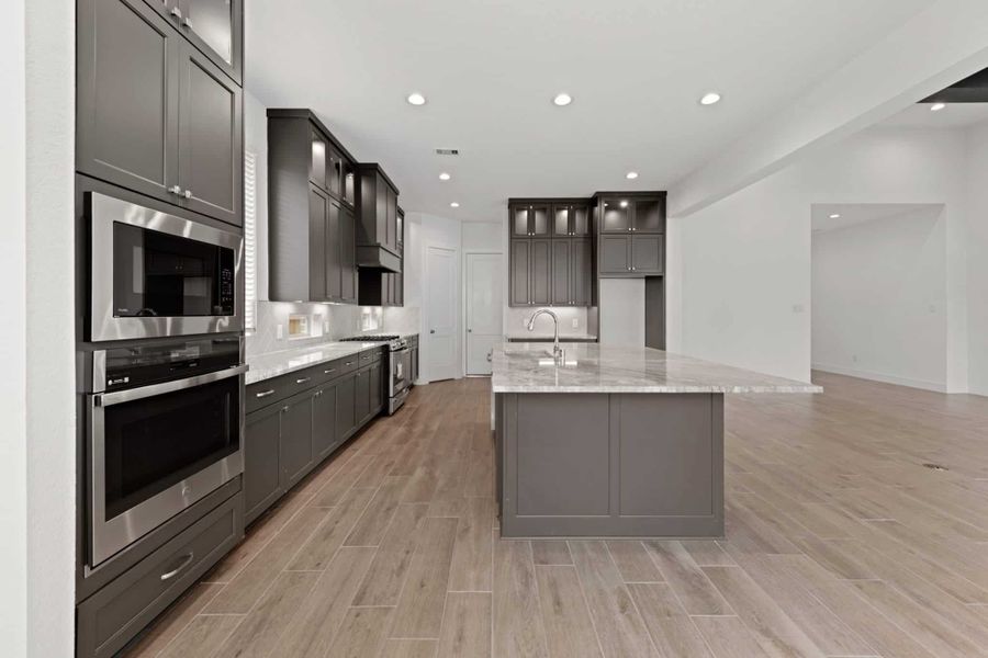 Representative furnished interior of a home built from the Rivers 60′ Lot by Chesmar Homes in Fulshear Lakes, Fulshear (Image 8).