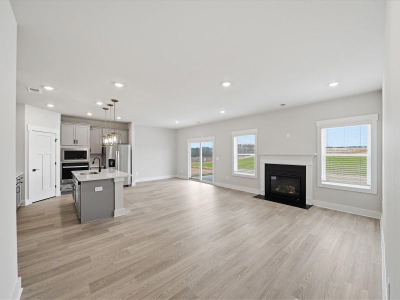 Spacious, unfurnished interior of a new home in Ashby Woods, Boiling Springs (Image 10).