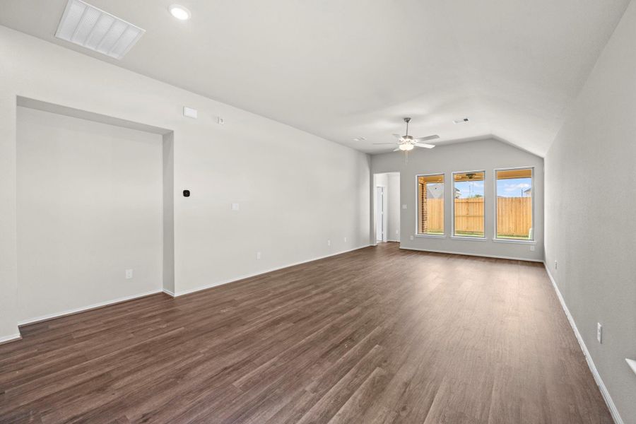 Spacious, unfurnished interior of a new home in Candela, Richmond (Image 15).