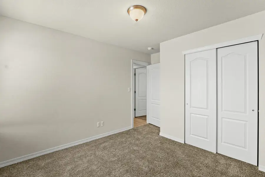 Spacious, unfurnished interior of a new home in Rancho Desierto Bello, Horizon City (Image 19).