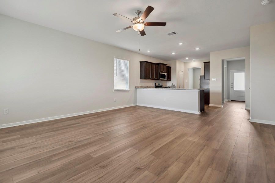 Spacious, unfurnished interior of a new home in Freeman Ranch, Katy (Image 14).