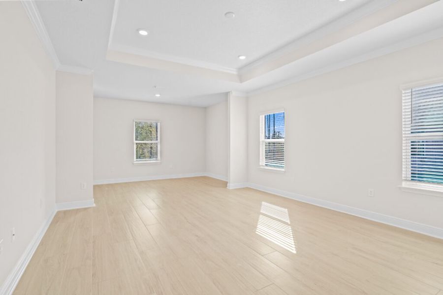 Spacious, unfurnished interior of a new home in Windswept Estates, Freeport (Image 19).