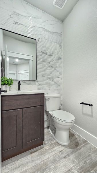 Furnished interior view inside a new home in , La Vernia (Image 9).