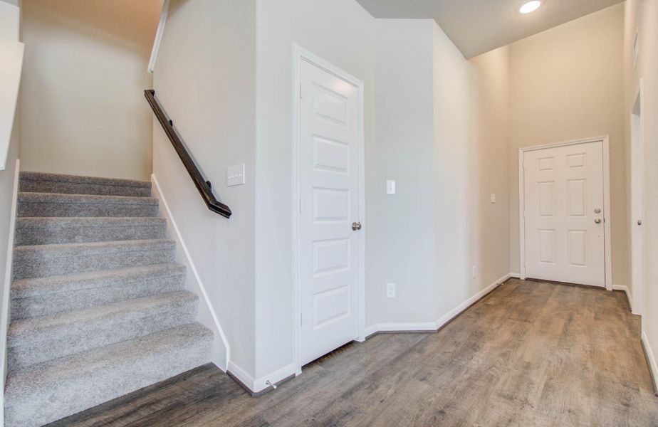 Spacious, unfurnished interior of a new home in Legends Bay, Baytown (Image 18).