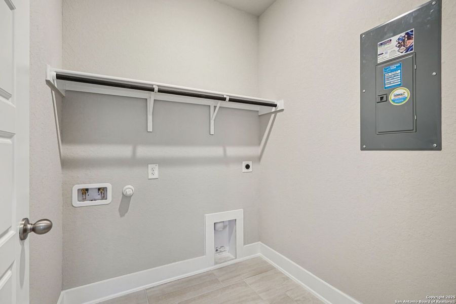 Spacious, unfurnished interior of a new home in Comanche Ridge, San Antonio (Image 23). Spacious, unfurnished interior of a new home in Comanche Ridge, San Antonio (Image 23).