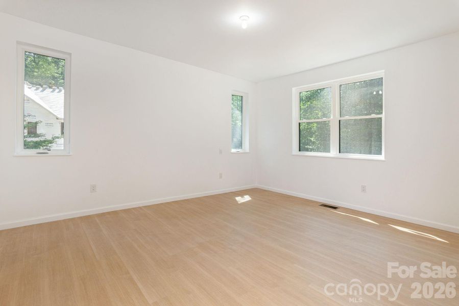 Spacious, unfurnished interior of a new home in , Flat Rock (Image 25).