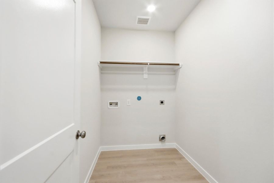 Spacious, unfurnished interior of a new home in Maple Woods, Hockley (Image 17).