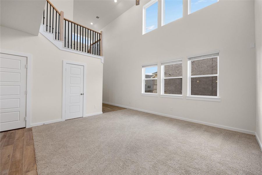 Spacious, unfurnished interior of a new home in Creekhaven, Iowa Colony (Image 16).