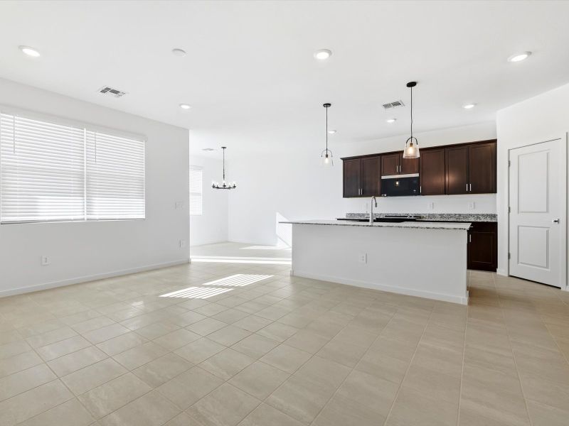 Spacious, unfurnished interior of a new home in Mountain View Estates Reserve Series, Buckeye (Image 8).