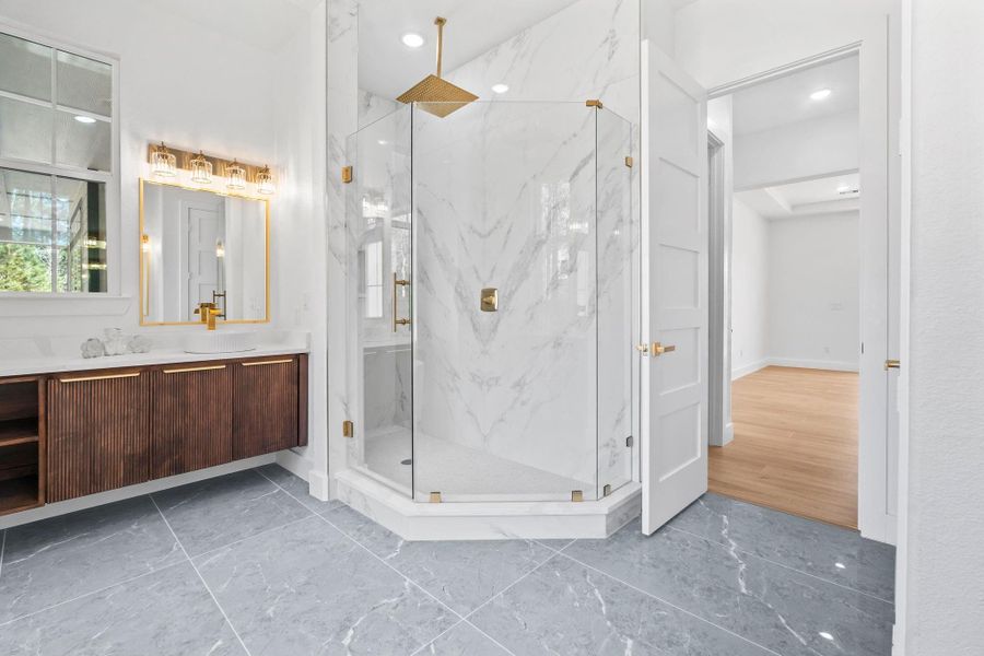 Huge shower space