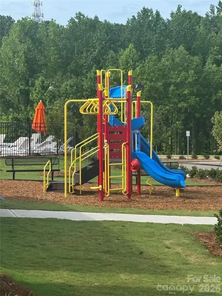 Community amenities in Sullivan Farm, Statesville (Image 6).