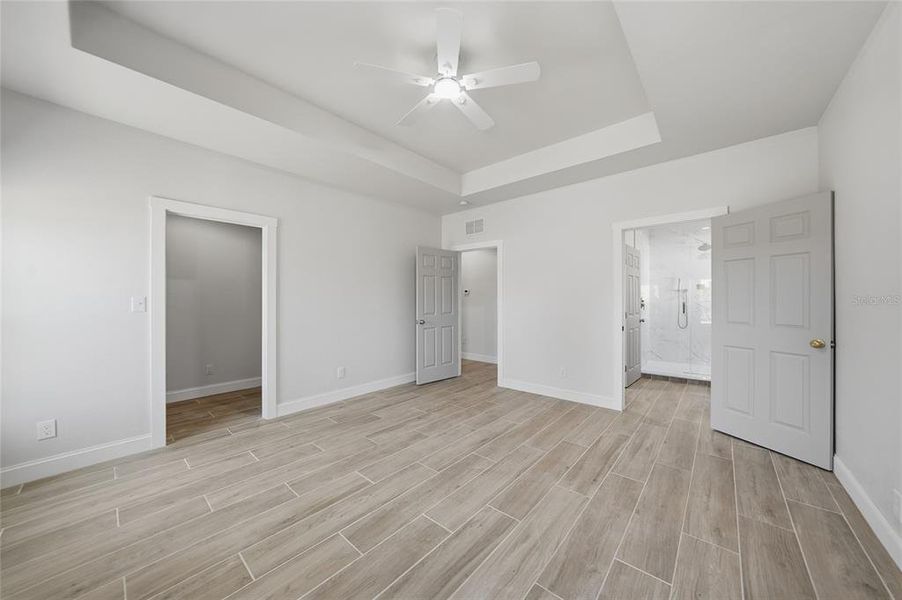 Spacious, unfurnished interior of a new home in , Punta Gorda (Image 24).
