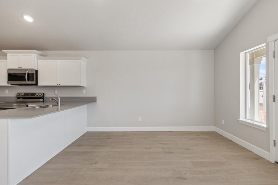 Spacious, unfurnished interior of a new home in Feather Ridge, Redmond (Image 15).