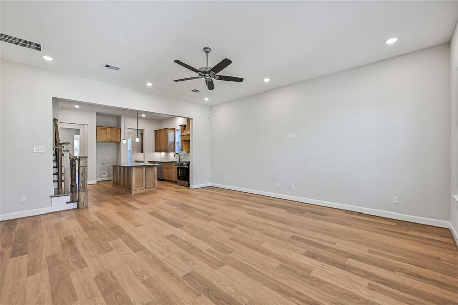 Spacious, unfurnished interior of a new home in Pearland Old Townsite, Pearland (Image 18).