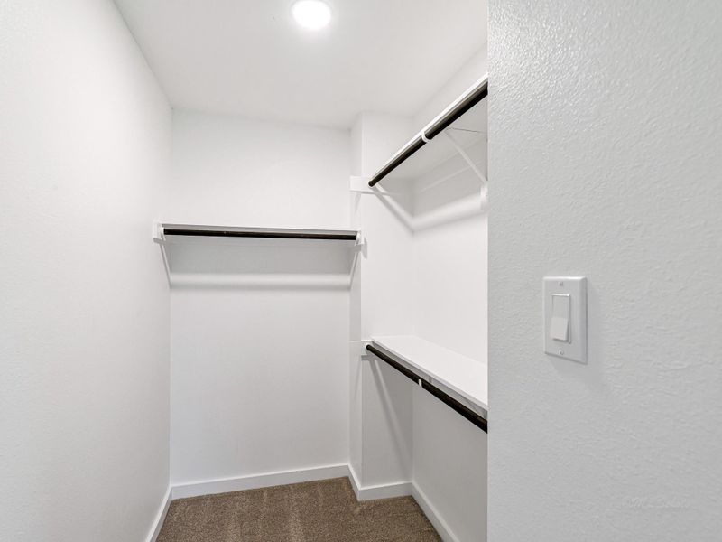 Spacious, unfurnished interior of a new home in , Hempstead (Image 17).