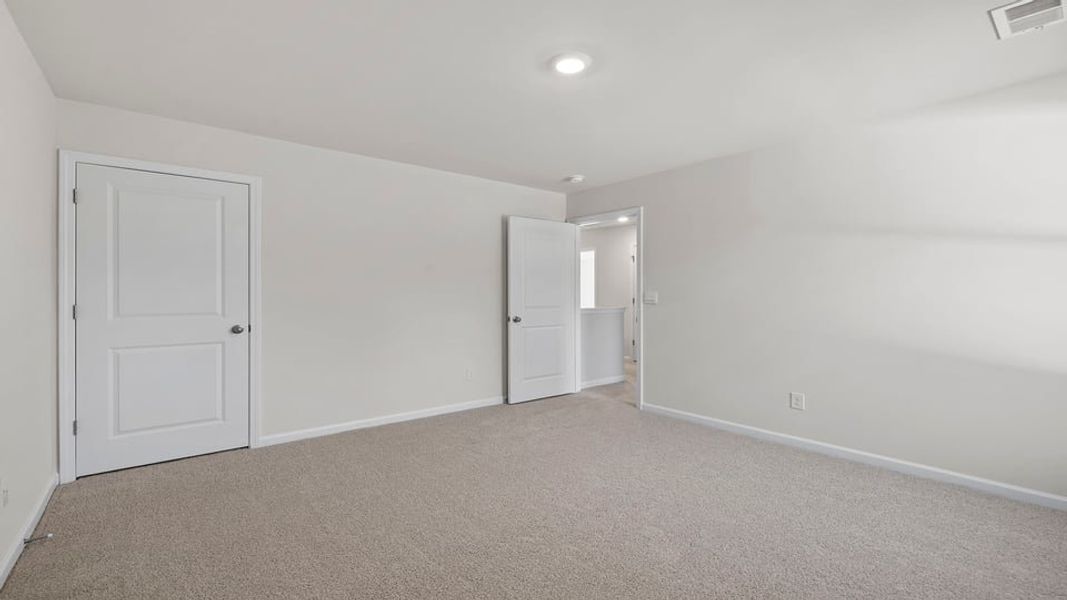 Spacious, unfurnished interior of a new home in Cedar Gap, Fountain Inn (Image 22).